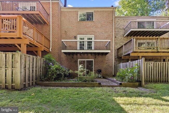 Building Photo - 11861 New Country Ln