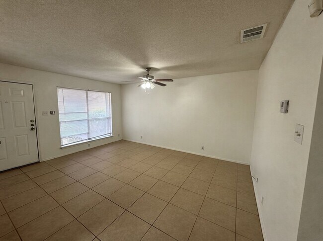 Building Photo - 8869 Meadow Range St