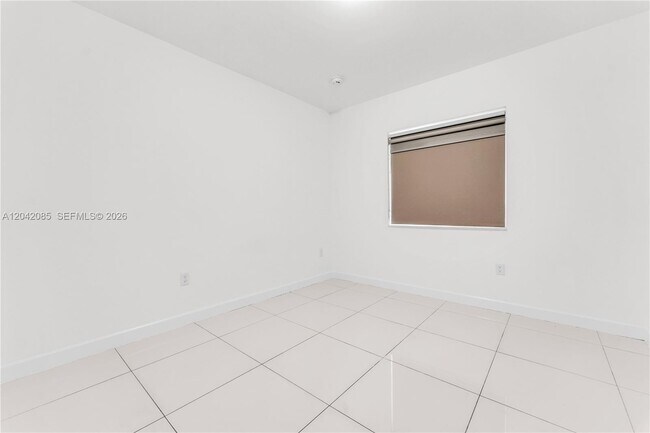 Building Photo - 1029 SW 11th Ave