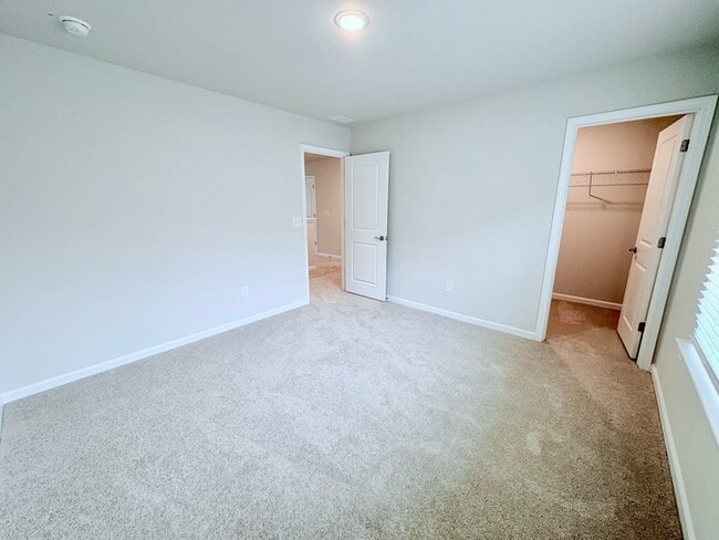 Building Photo - 137 Somerset Ln
