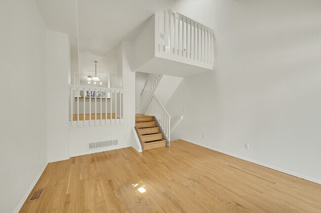 Building Photo - $1,950- 2 Bed, 2 Bath Townhouse in Denver with Washer and Dryer!