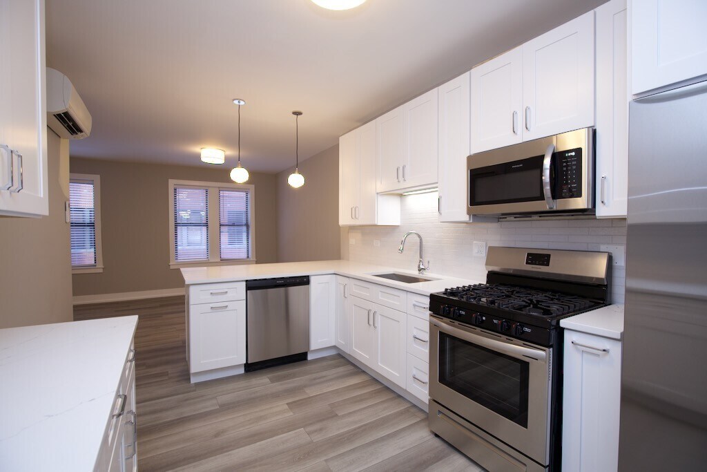 Building Photo - 3843 N Janssen Ave