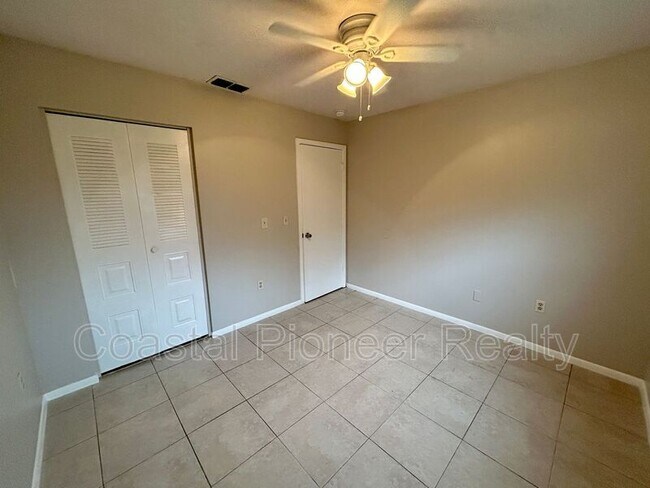 Building Photo - 1042 Axlewood Cir