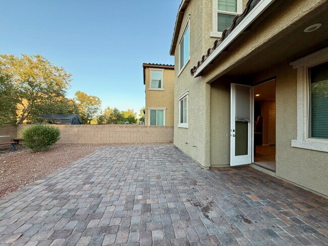 Building Photo - TWO STORY 3 BED 2.5 BATH HOME WITH SOLAR.