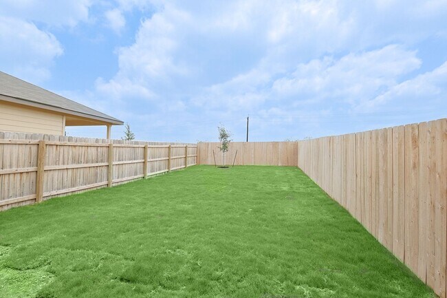 Building Photo - Modern Townhouse in New Braunfels