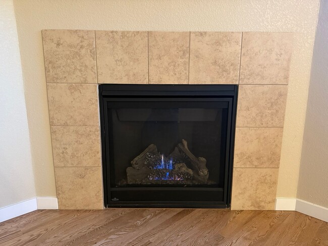 Building Photo - Spacious Modern 5-Bedroom Ranch Home in Hi...