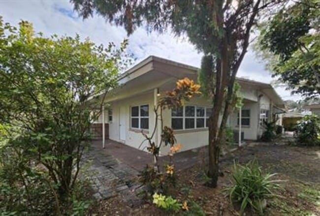 Building Photo - 310 S Corona Ave