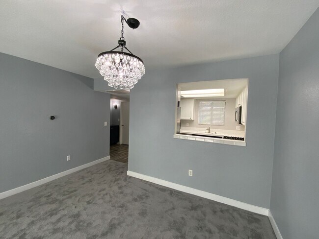 Building Photo - 2 Bed, 2 Bath, Condo with Pools, Fitness Center & Balcony located in Las Vegas, Nevada.