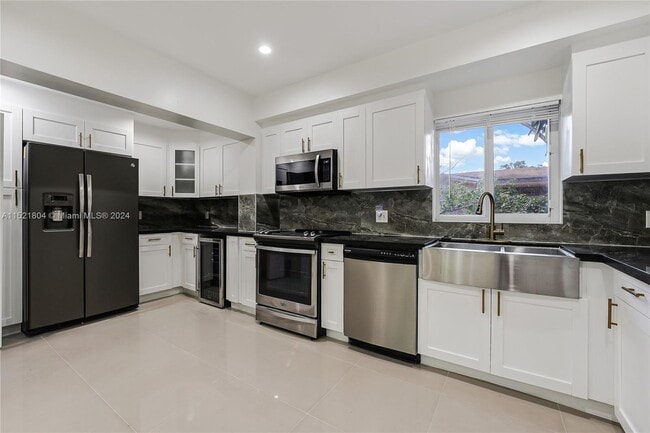 Building Photo - 12885 Griffing Blvd