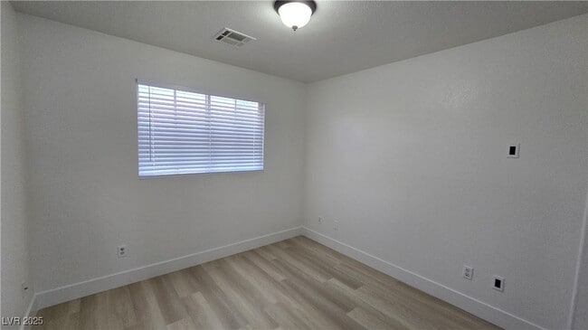 Building Photo - 9791 Sonora Bend Ave