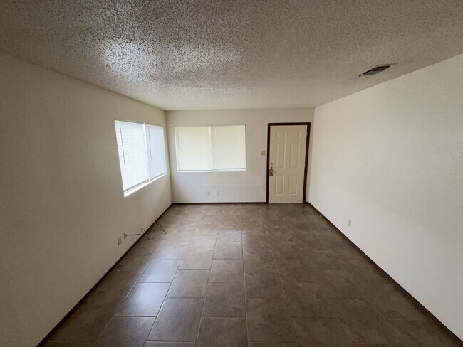 Building Photo - 2409 Shoemaker Dr