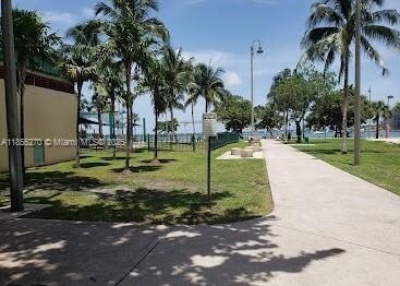 Building Photo - 1750 N Bayshore Dr