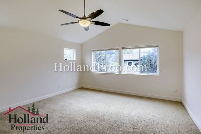 Building Photo - Must See, Beautiful 4 bedroom home in Hillsboro