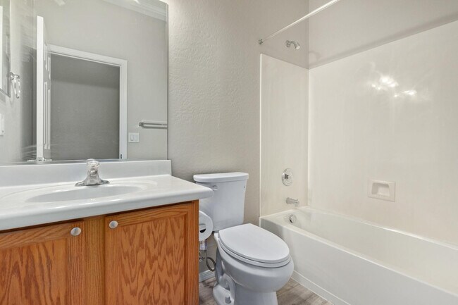 Building Photo - 3727 W Memorial Dr