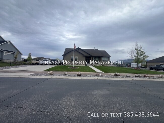 Building Photo - 9722 N Horizon Dr
