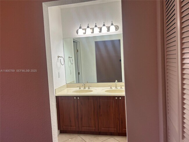 Building Photo - 3147 New York St