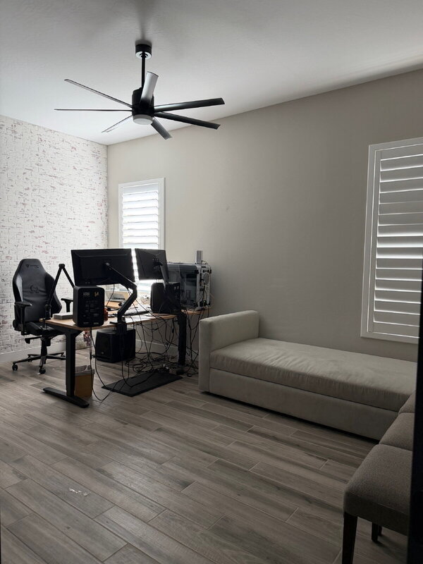 Building Photo - 4191 S Emerald Dr