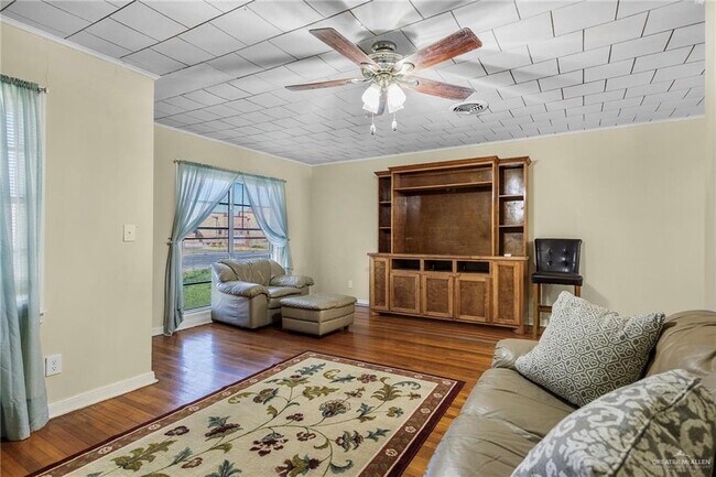 Building Photo - 25 W Kelly Ave