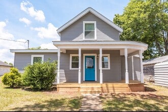Building Photo - The Blue Door Charmer
