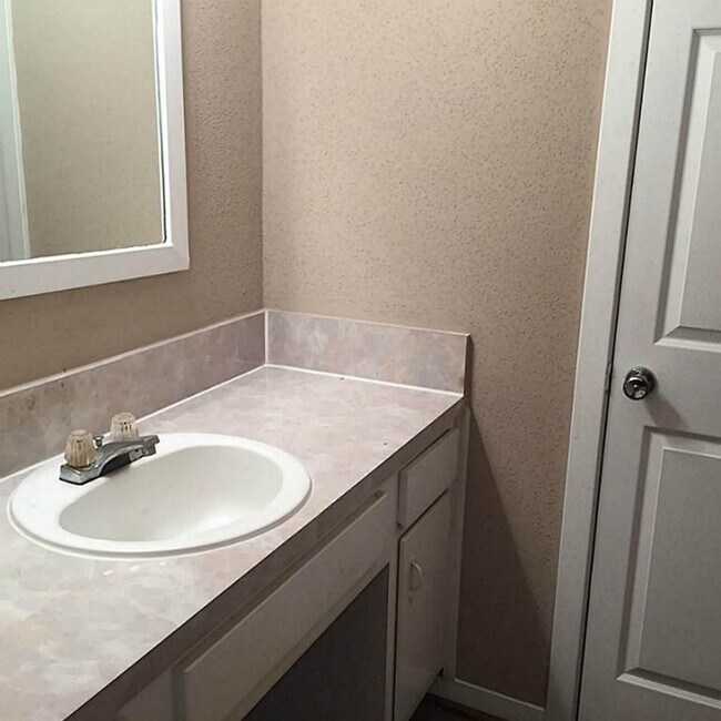 Building Photo - Gorgeous all renovated Home in Texas City,...