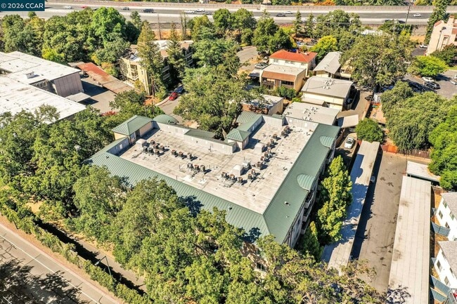 Building Photo - 1310 Creekside Dr