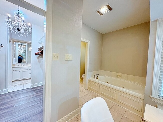 Building Photo - Beautiful Furnished home off Perkins Rd.