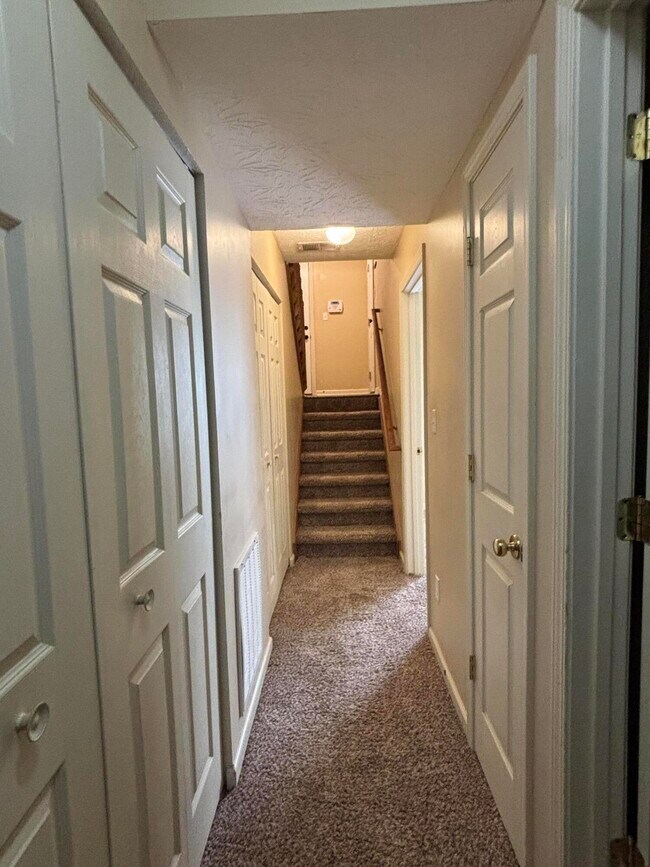 Building Photo - 3539 Lochdale Terrace
