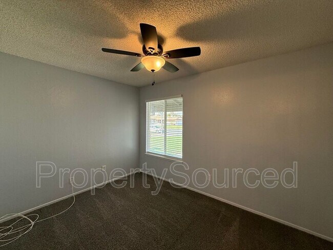 Building Photo - 1708 Applegate Dr