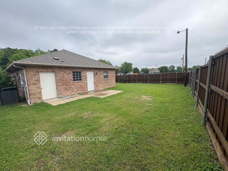 Building Photo - 304 Ross