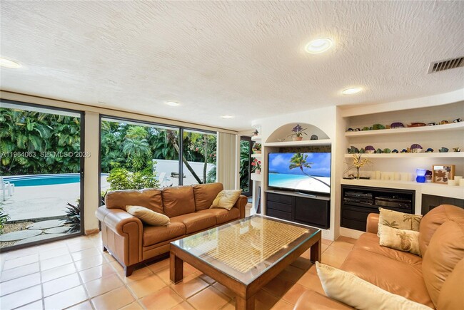 Building Photo - 278 S Island Rd