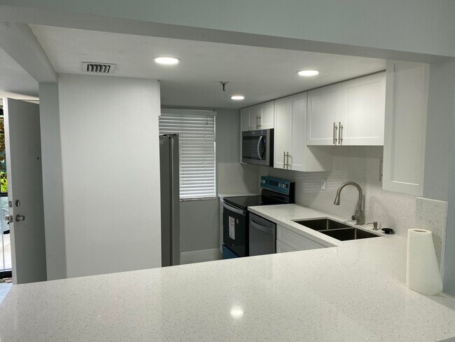 Building Photo - 2788 Tennis Club Dr