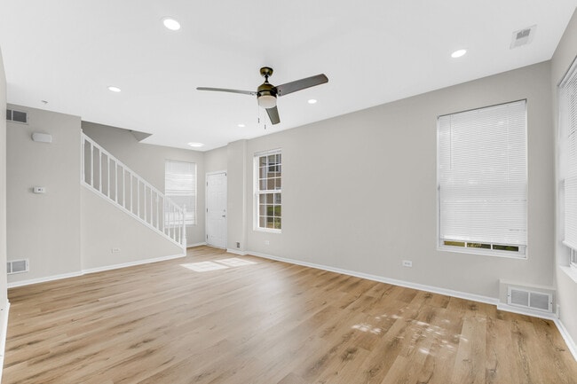 Building Photo - 4914 Montauk Dr