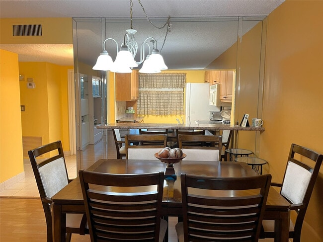 Building Photo - 9501 Seagrape Dr