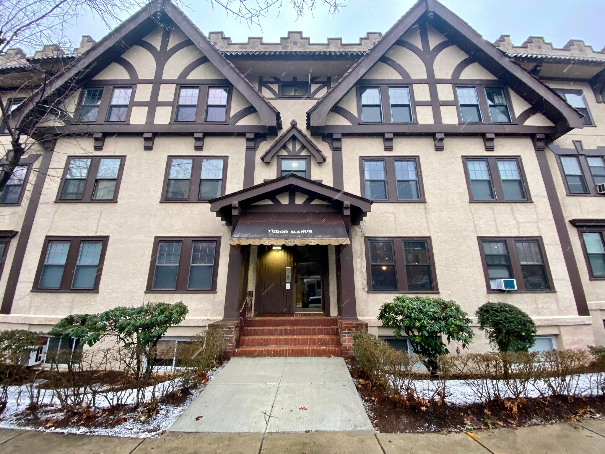 Building Photo - 1722 Commonwealth Ave