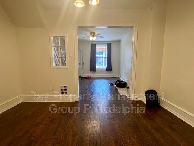 Building Photo - 2165 W Grange Ave