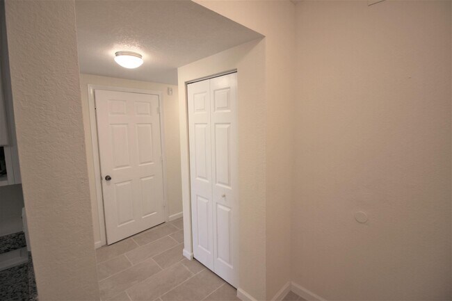 Building Photo - 1145 Golden Lakes Blvd