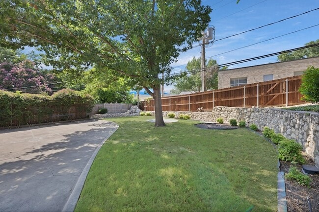 Building Photo - 3414 Westcliff Rd S