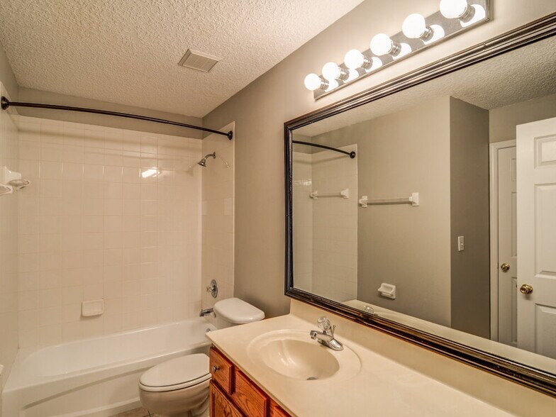 Building Photo - 412 Sparrow Branch Cir
