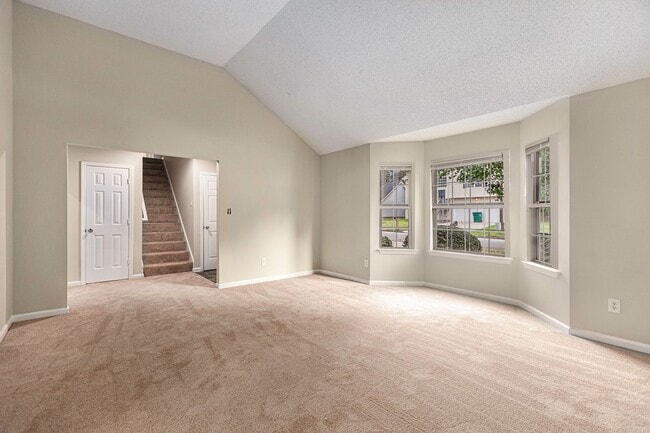 Building Photo - Large 3 Bedroom 2.5 Bath Home