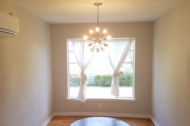 Building Photo - 1528 Steves Ave