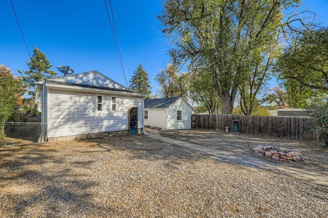 Building Photo - 515 W San Miguel St