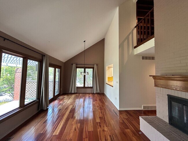 Building Photo - Gorgeous 4 Bedroom Townhome Steps from Boulder Country Club