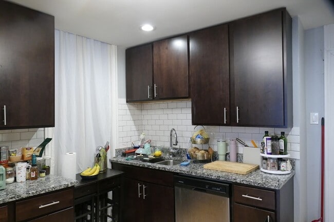 Building Photo - 834 N Mozart St