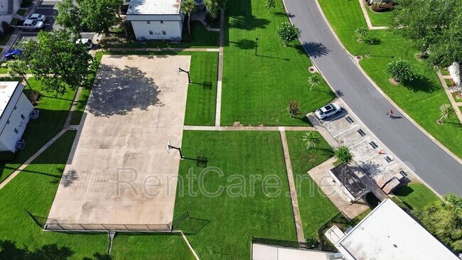 Building Photo - 53 Windtree Ln