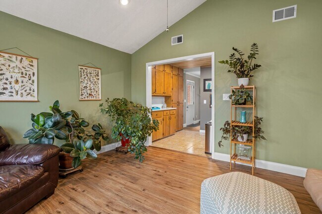 Building Photo - 3 Bedroom / 2.5 Bath Home ? Johnson City, TN