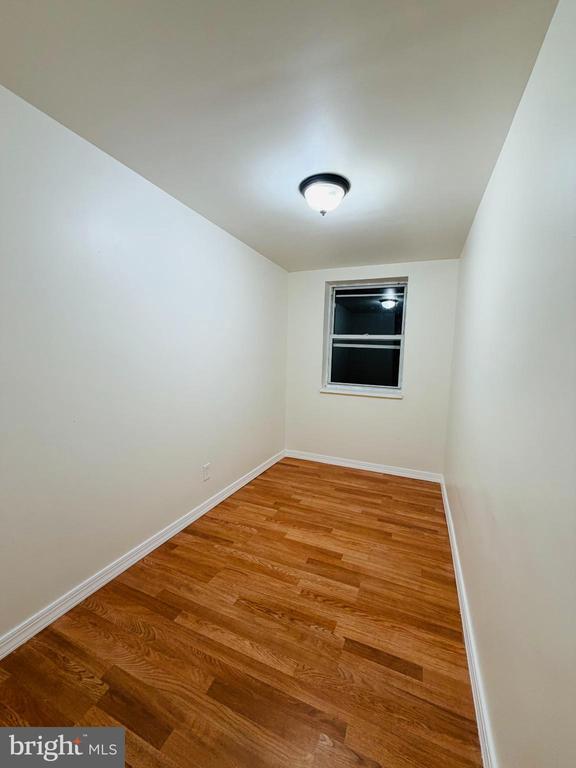 Building Photo - 607 E Carver St