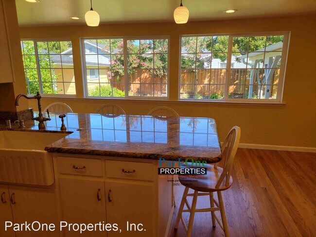 Building Photo - 3 br, 1.5 bath House - 3272 Sun Valley Avenue