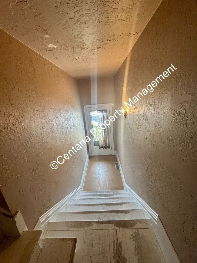 Building Photo - 909-911 Antimony