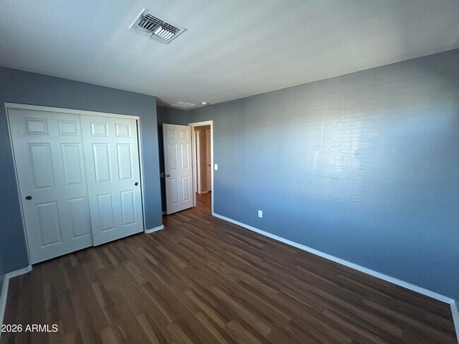 Building Photo - 17922 W Tina Ln