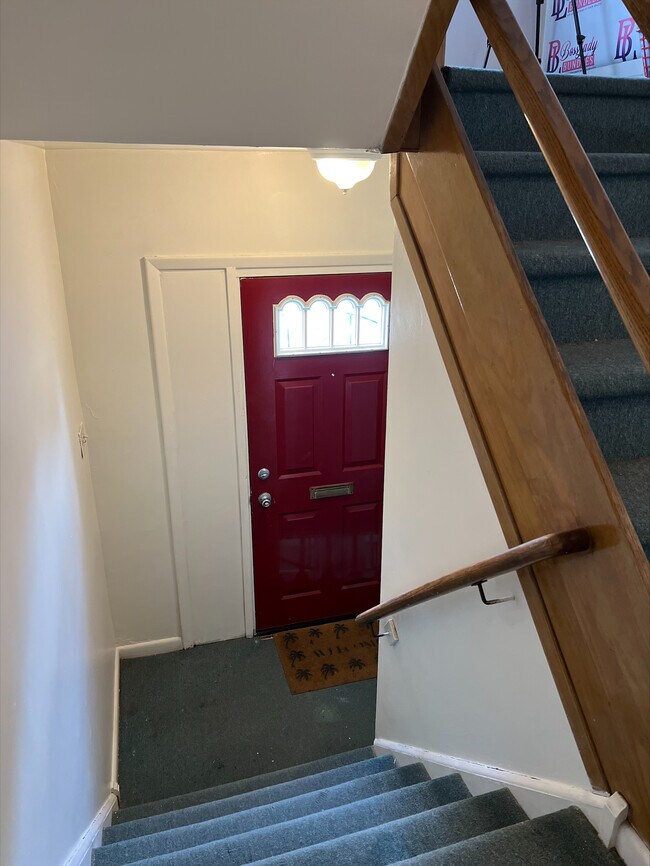 Entry Way - 158 W Cheltenham Ave